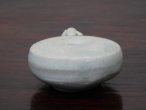 ⑤李朝白磁環形水滴李朝後期２
