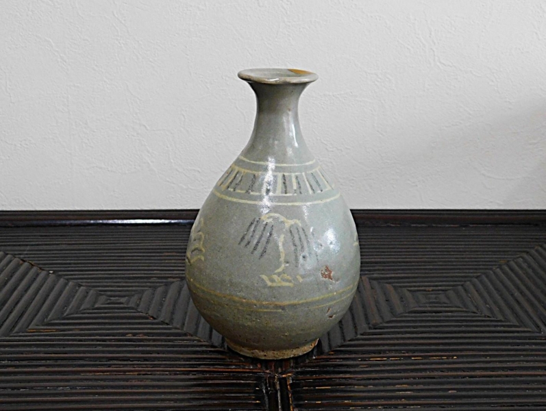④三島白黒象嵌柳紋徳利 1